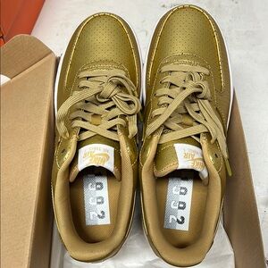 Nike Air force 1 ‘07 LV8 Gold Low Tops